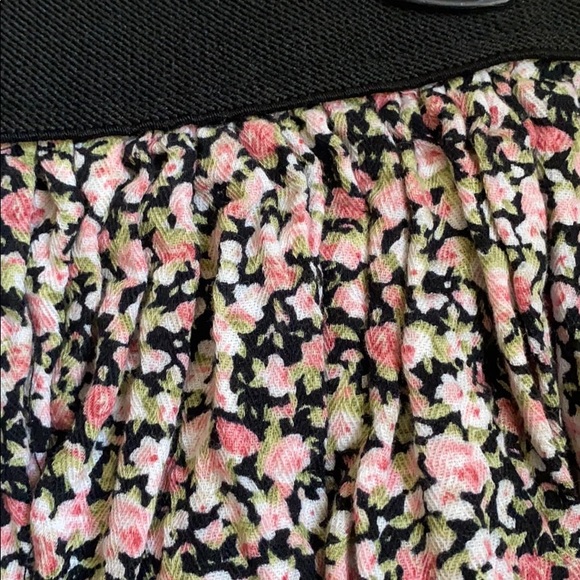 Floral mini skirt - Picture 3 of 3